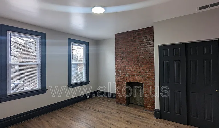 916 Deely St — Photo 12