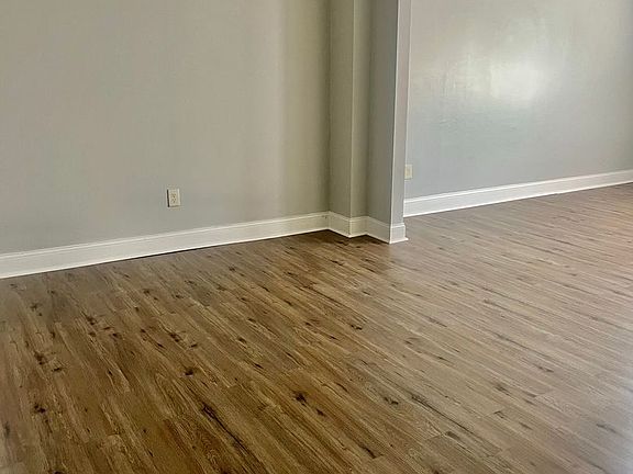 3rd image of 1133 James Madison Cir