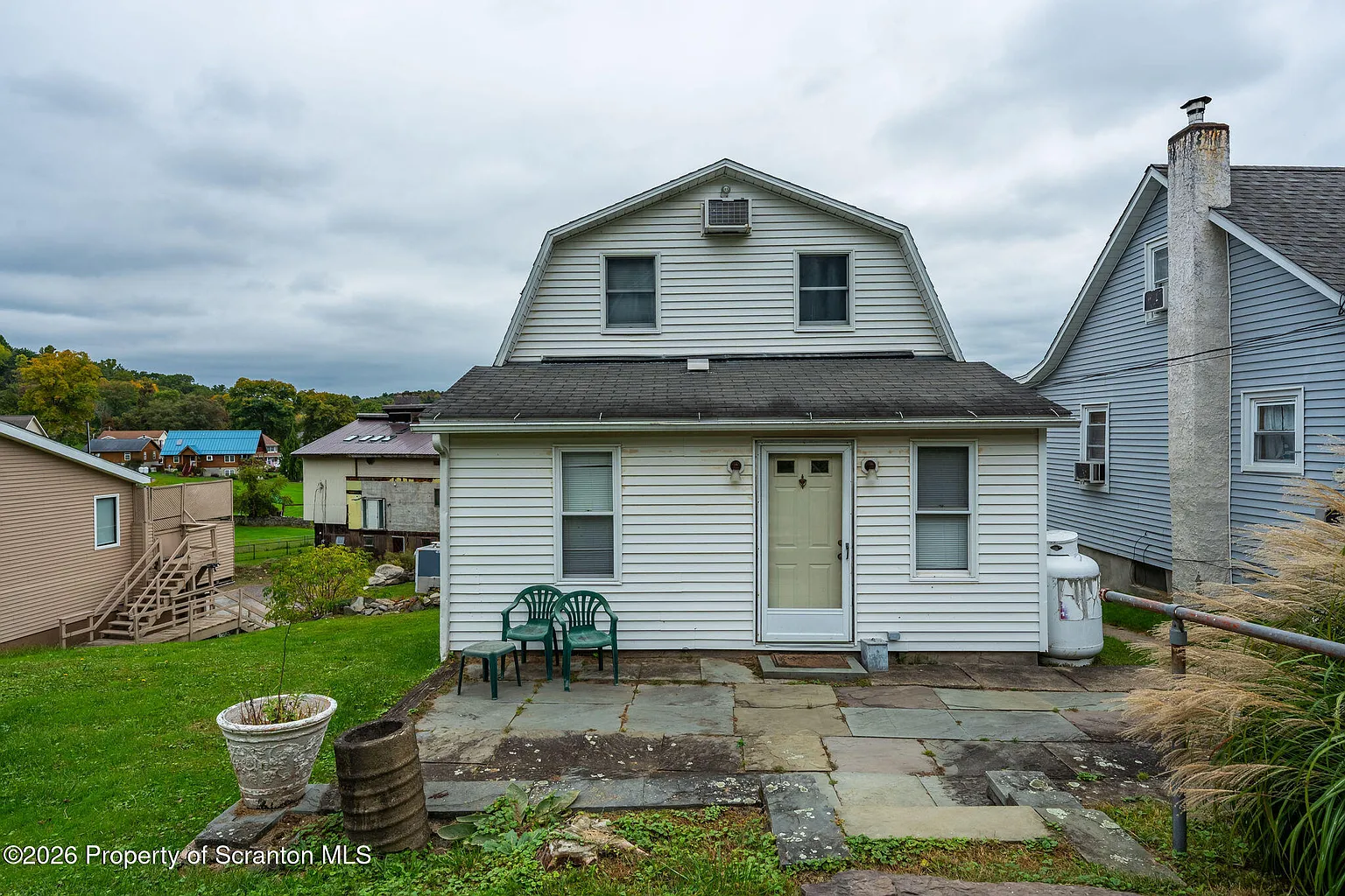 120 Evergreen Ln photo 1