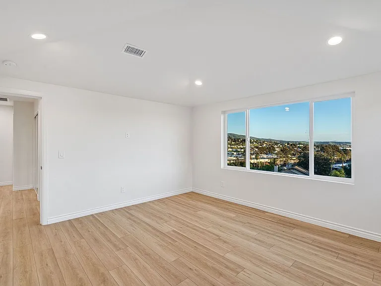 8521 Grove Hill Ct — Photo 12