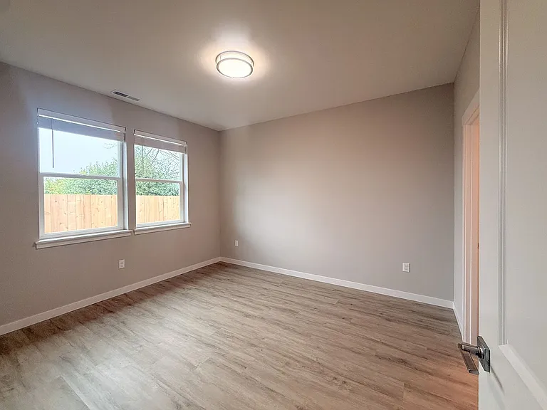 5534-5564 Skyline Rd S — Photo 86