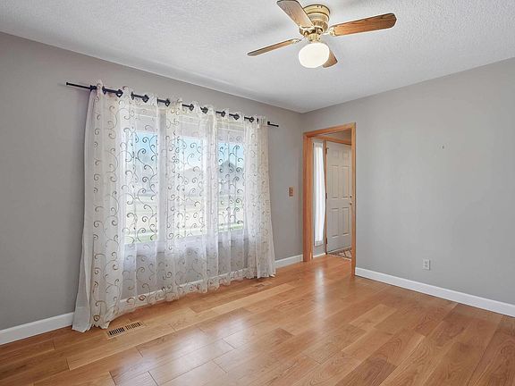 5th image of 4210 Hayes Ct