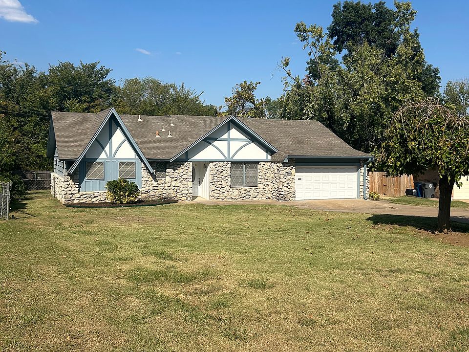 View of the front of the house from street
