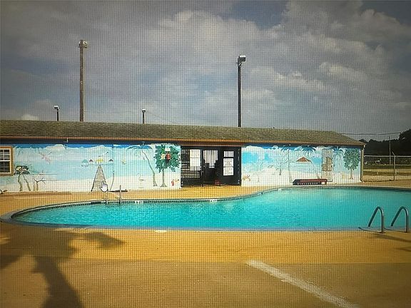 4th image of 65 Arrowhead Dr