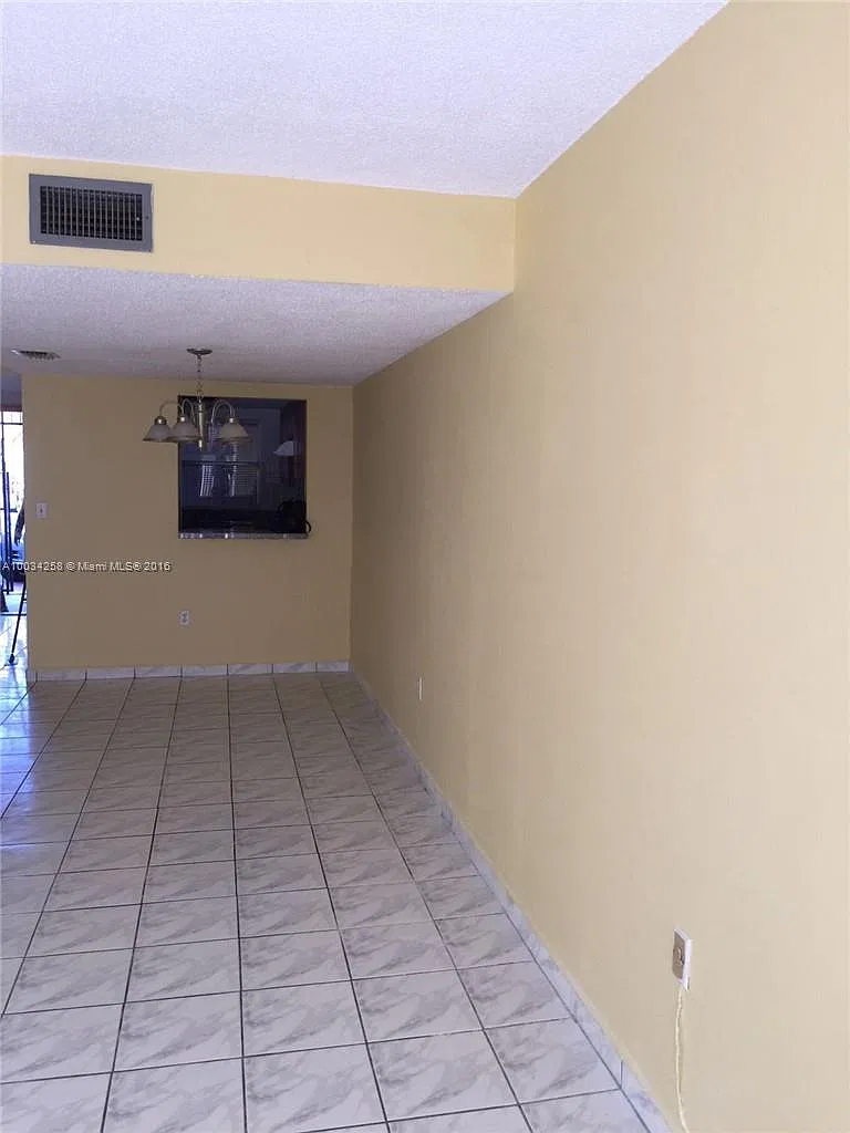 4 bed, 3.5 bath, 1681 sqft, $3,000 — Photo 2