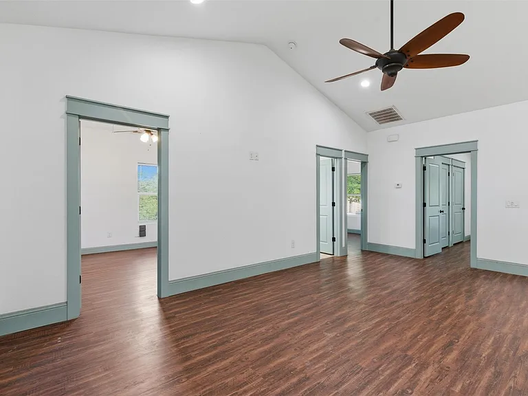 1731 W Elm St — Photo 21
