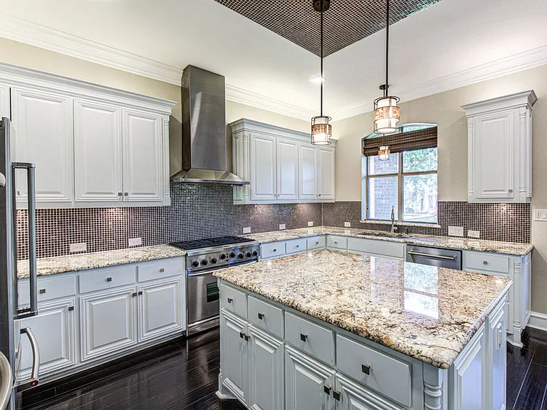 1917 Lakecliff Hills Ln — Photo 15