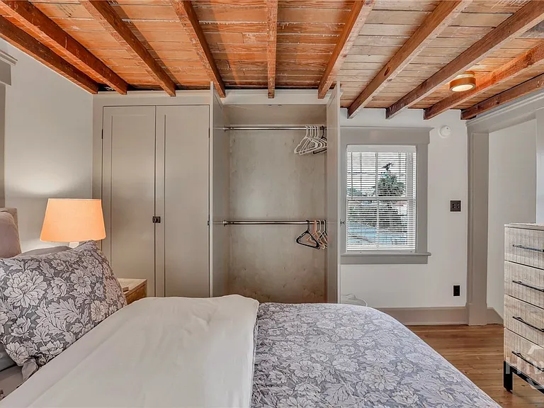 410 1/2 E Victory Dr #CARRIAGE HOUSE — Photo 23