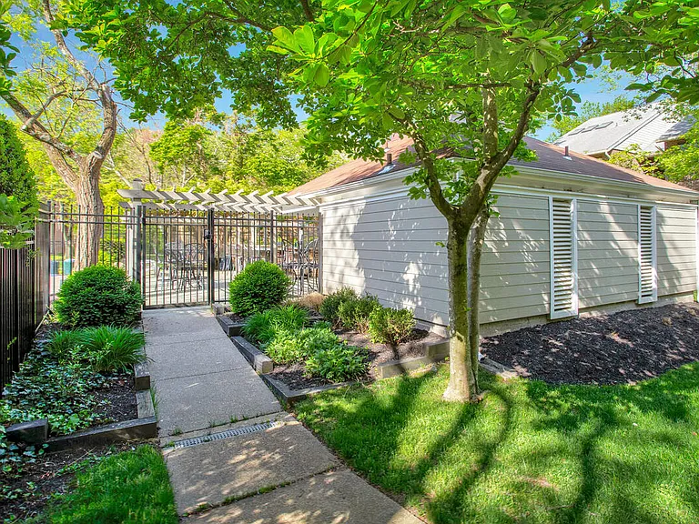 302 Hilltop Ln #K — Photo 37