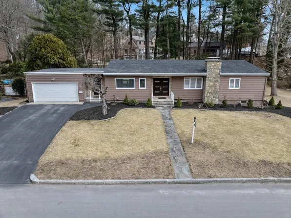 7 Ellis Dr, Worcester, MA 01609