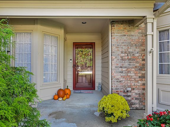 3rd image of 751 Barkwood Ct