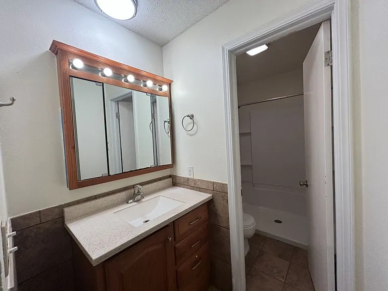 821 E Lakeside Dr — Photo 24