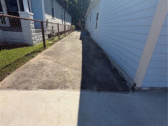 4th image of 320 6th St