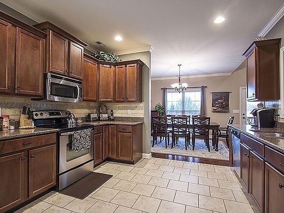 2nd image of 816 Carousel Ct