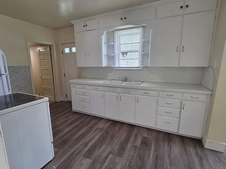 103 E Center St — Photo 7