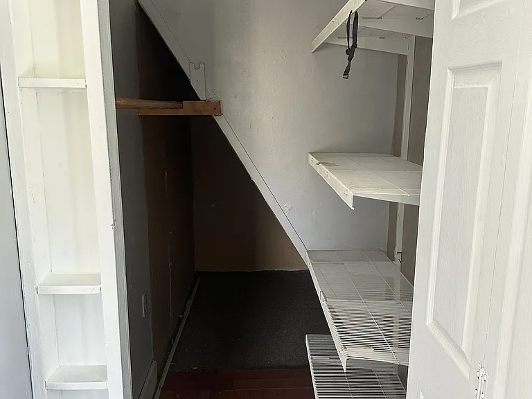 106 Rollinson St — Photo 7