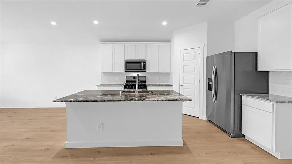 4 bed, 1831 sqft, $2,350 — Photo 4