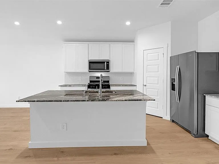 1039 Vista Pointe Dr — Photo 4