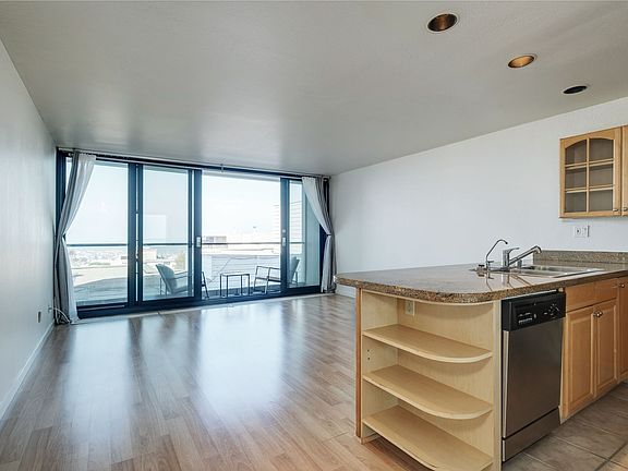 2nd image of 454 Lombard St APT 3