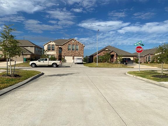 4th image of 529 Augusta Crossing Ln