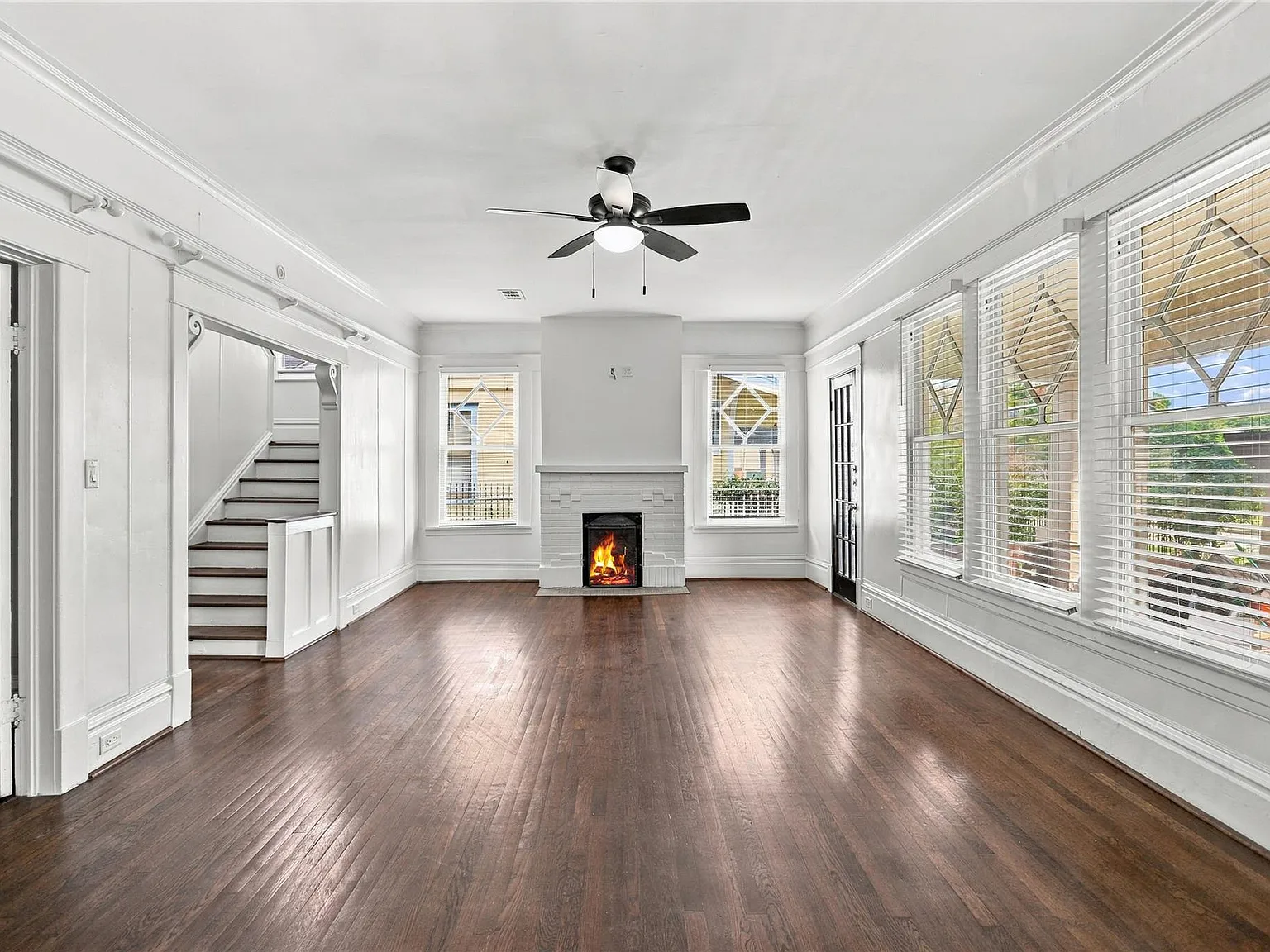 3 bed, 2.0 bath, 2576 sqft, $2,795 — Photo 3