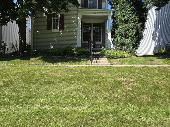 754 Golden Oak Cir, Crystal Lake, IL 60014