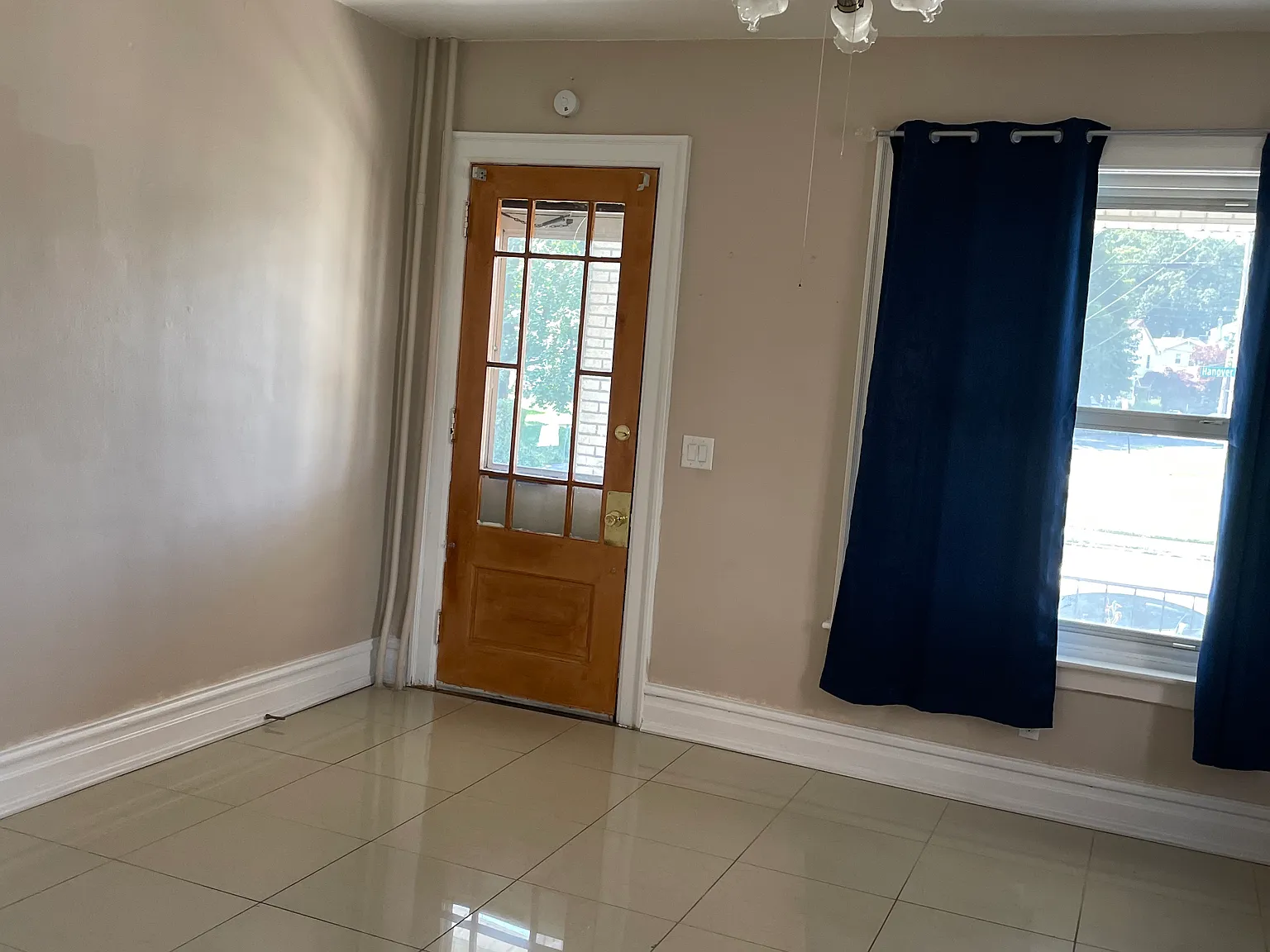 3 bed, 2.5 bath, 1420 sqft, $2,000 — Photo 2