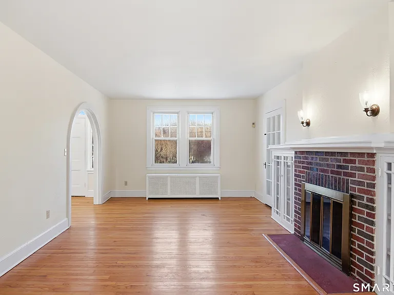 815 E Main St — Photo 7