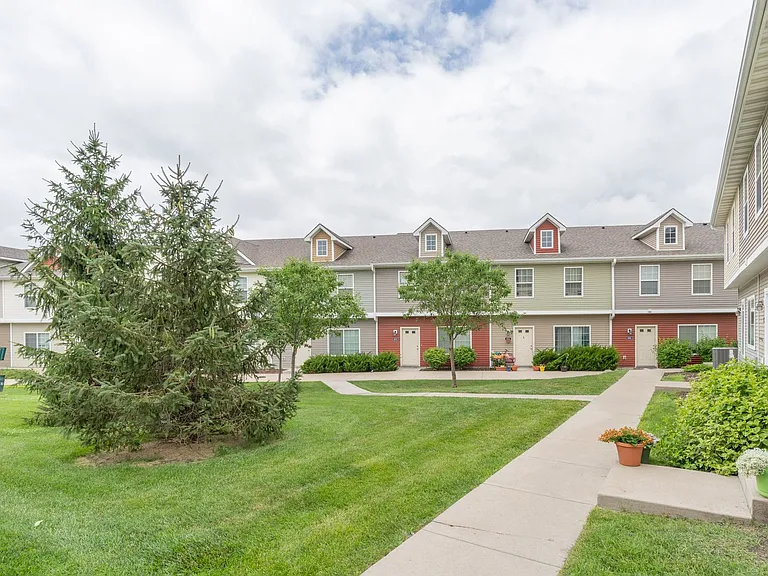 6909 Daniel Defoe Dr — Photo 48