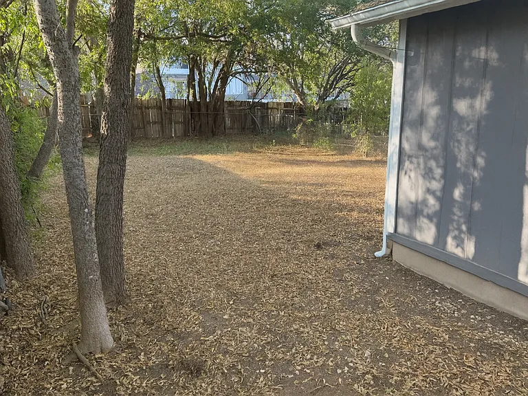 Leeann Dr — Photo 21