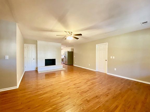 3rd image of 116 Hilltop Dr