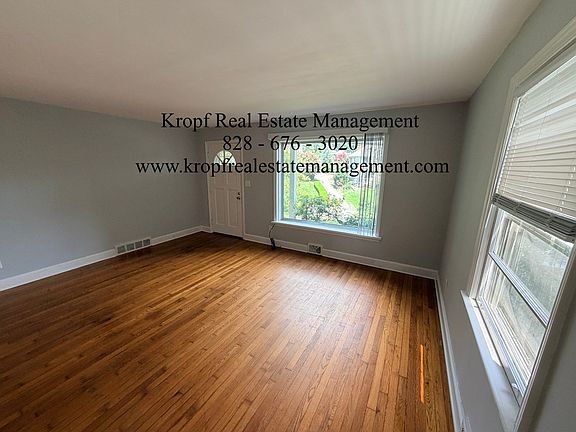3rd image of 16 Larchmont Rd
