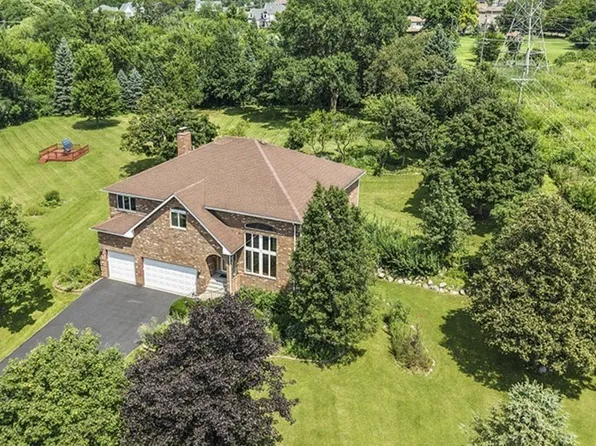 12 Woodland Dr, Lemont, IL 60439