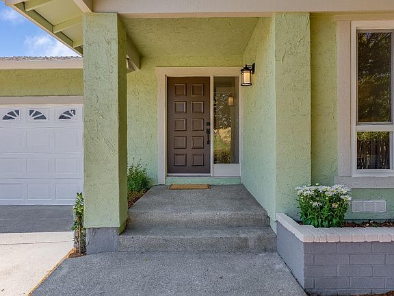 2nd image of 1319 Greenway Drive