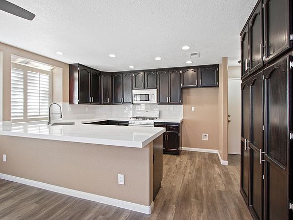 3rd image of 13 Wisteria Pl