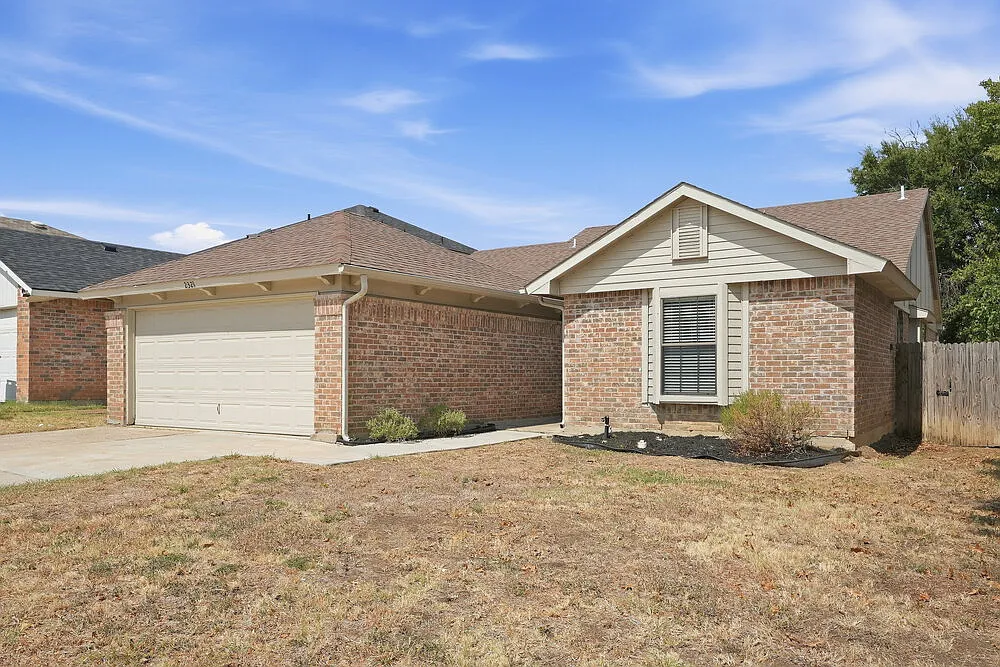 3 bed, 2.0 bath, 1444 sqft, $2,175 — Photo 3