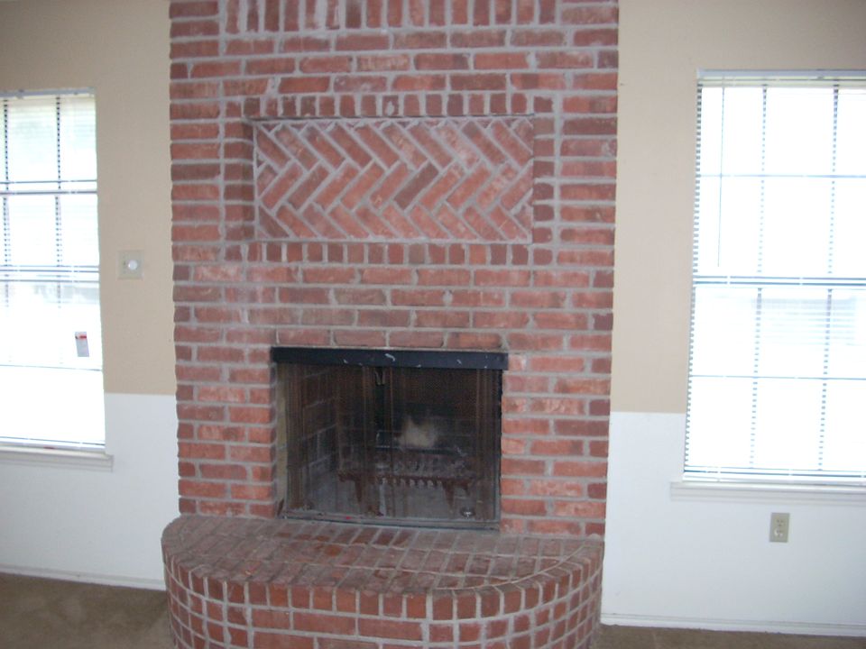 2nd image of 106 Woodbine Dr APT B