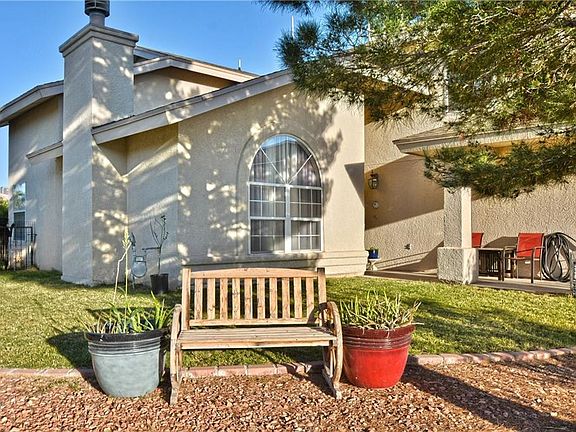 3rd image of 10816 Loma Del Norte Dr