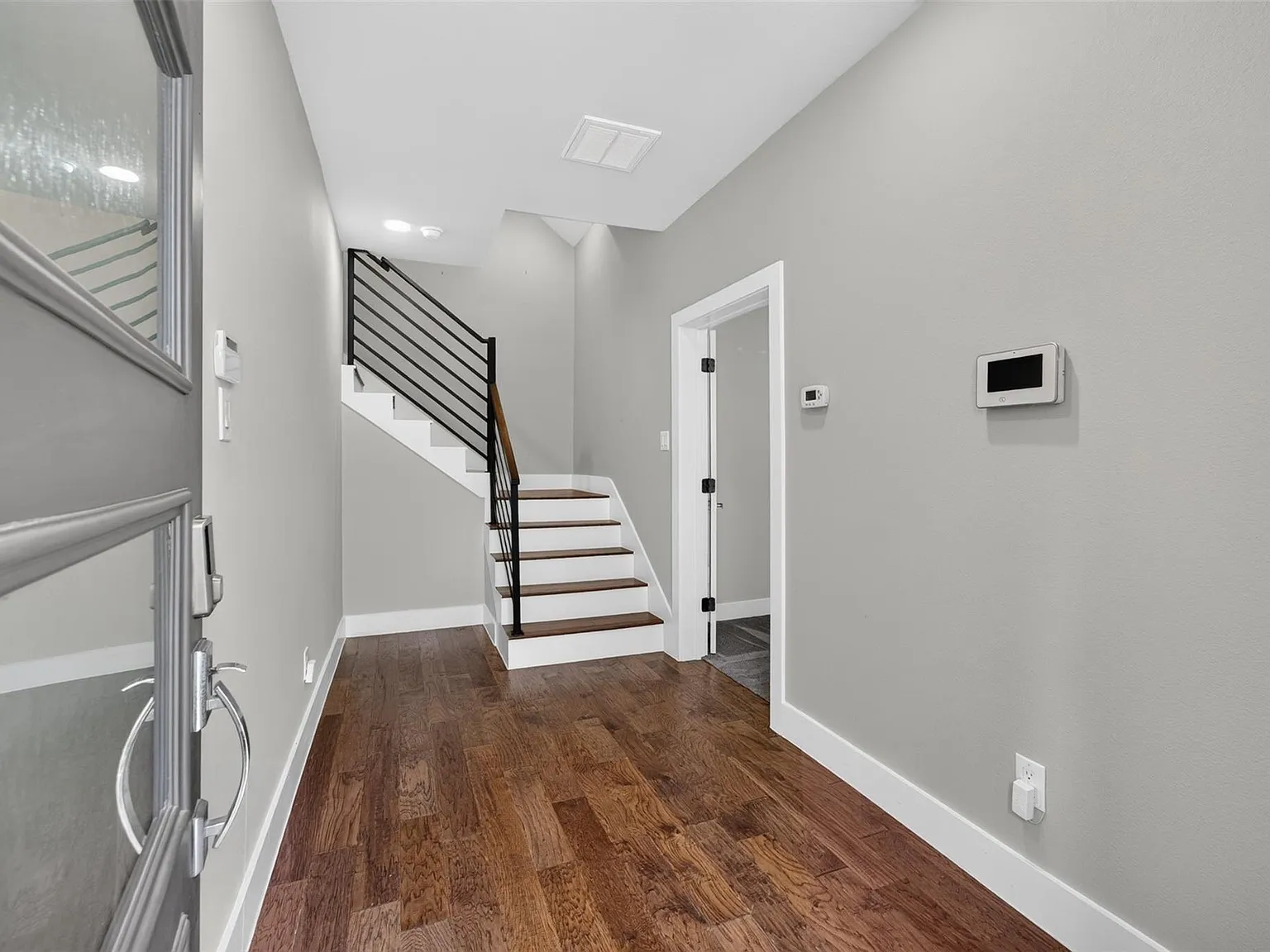3 bed, 3.5 bath, 2094 sqft, $3,400 — Photo 4