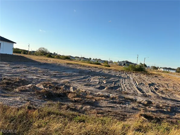 219 Pembroke St, Lehigh Acres, FL 33974