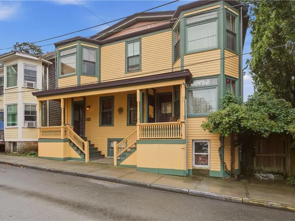 15-17 Dennison St, Newport, RI 02840