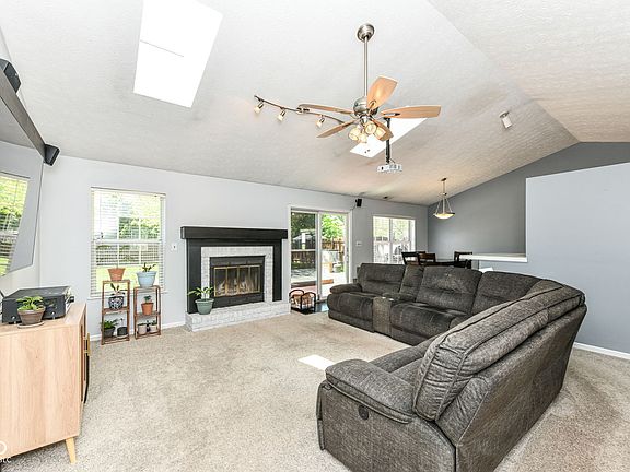 3rd image of 9422 Champton Dr