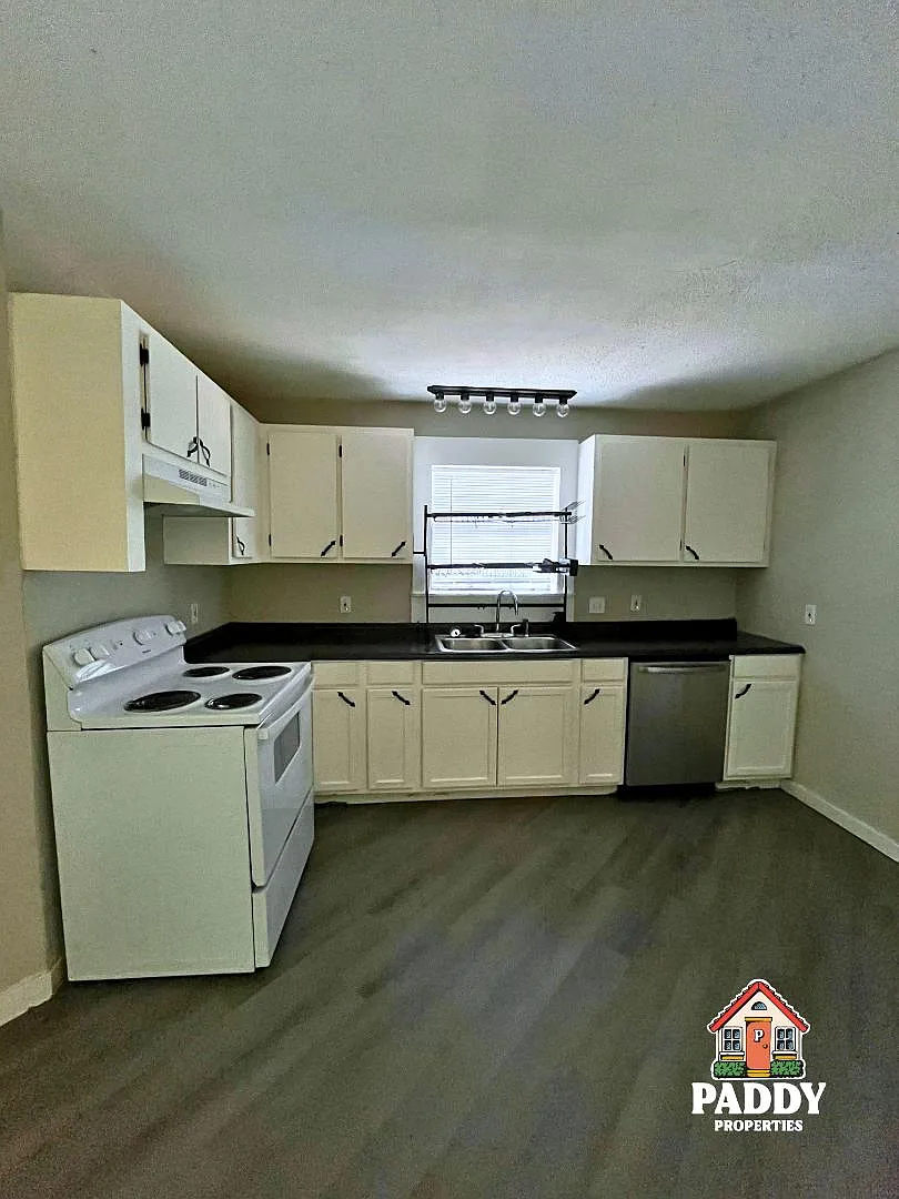 1722 W 16th St - 3 — Photo 3