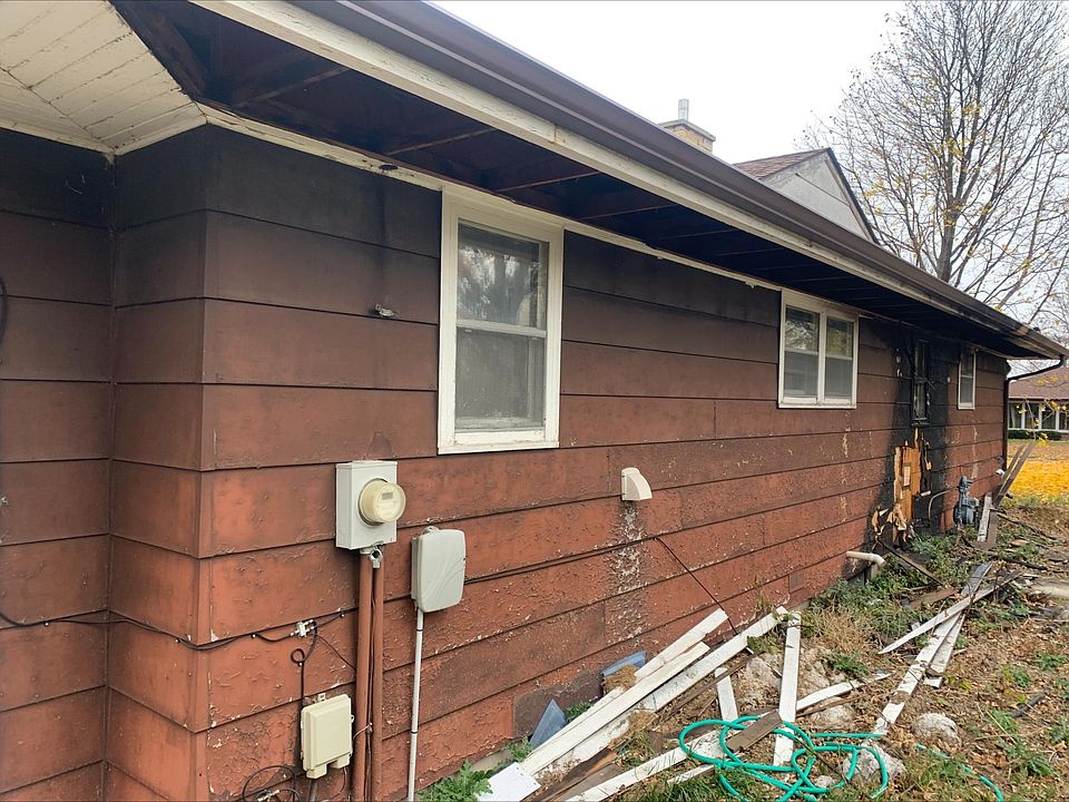 2nd image of 104 8th Ave SE