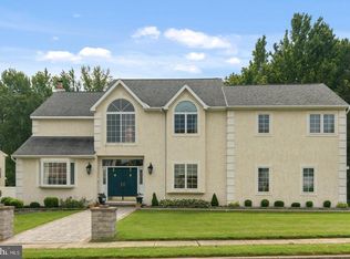 900 Wayland Cir, Bensalem, PA 19020
