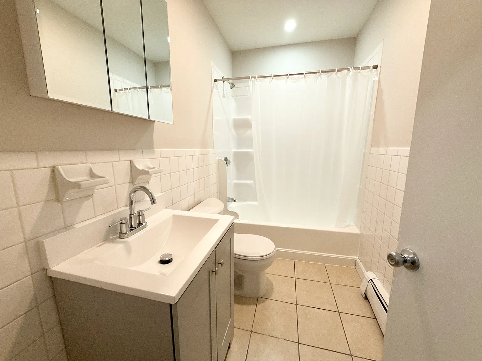 1 bed, 9999 sqft, $2,000 — Photo 4