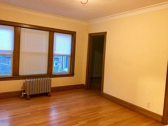 3rd image of 7440 N Seeley Ave APT 3