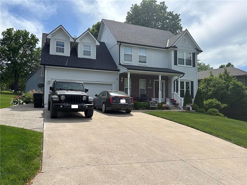 2nd image of 1532 SW Fredrick Dr