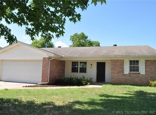 27 W Stadium Rd, Bixby, OK 74008