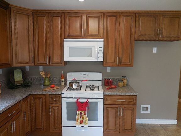 4th image of 1418 N Arrowhead Ave